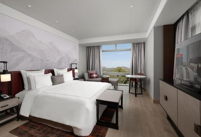 스위트 킹사이즈 침대, Swissôtel Clark Philippines