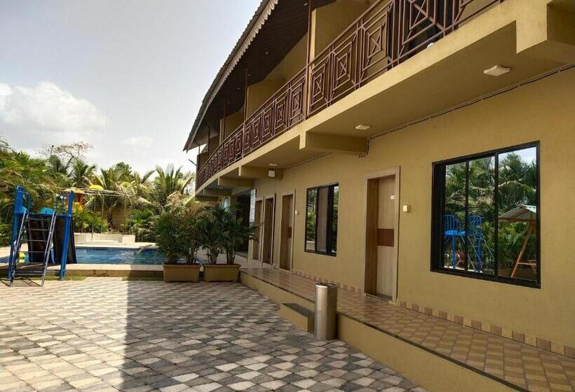 Номер Superior, Paramount Riverfront Resort & Spa, Karjat