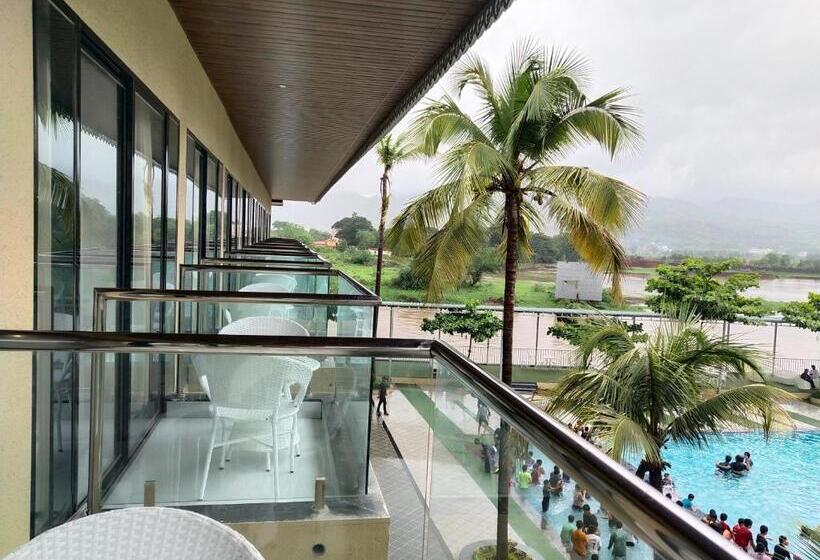Номер Стандарт Вид на Бассейн, Paramount Riverfront Resort & Spa, Karjat