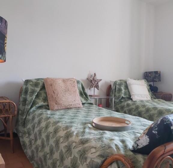 Family Suite, Rana Cantante