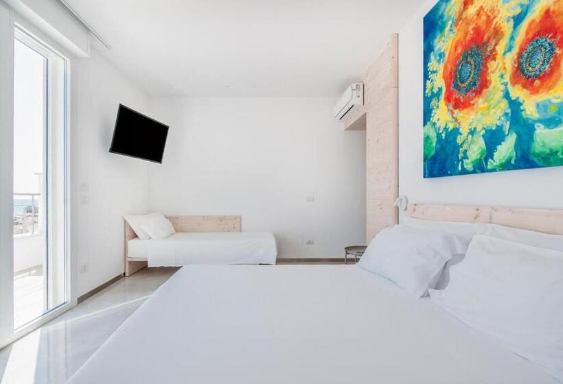 Quarto Triplo Deluxe Vista Mar, The View B&b, Terrace & More