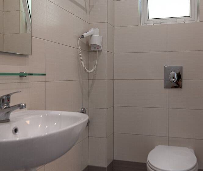 Quarto Triplo Superior, Gelli Apartments