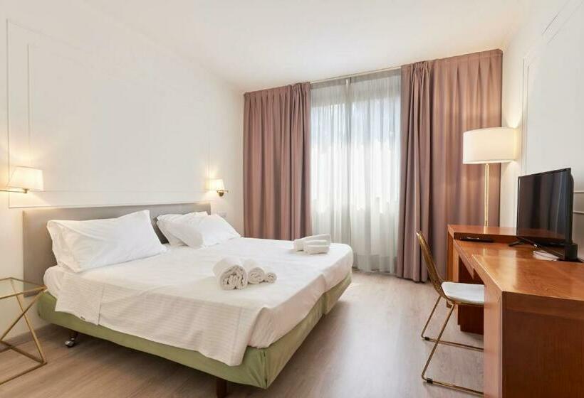 Quarto Estandar, Cyrano