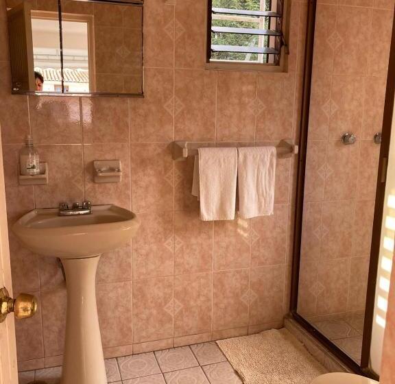 バス共有のスタンダードルーム, Hostal Casa Blanca