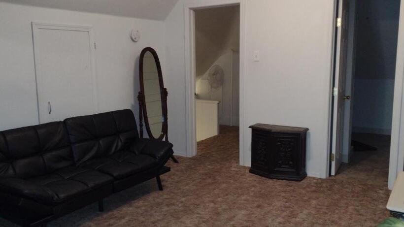 Студия Стандарт, Quiet Upstairs Studio Close To Town 420 Friendly