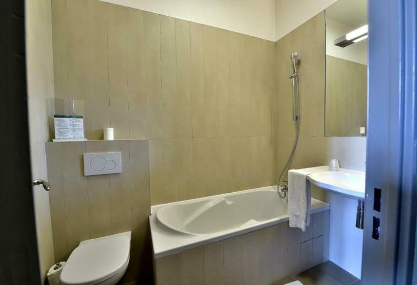 Номер Стандарт, Auberge De La Commanderie