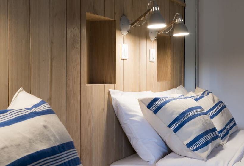 Четырехместный Номер Стандарт, Auberge De La Commanderie