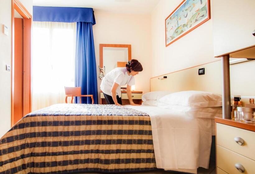 Quarto Estandar, Candido