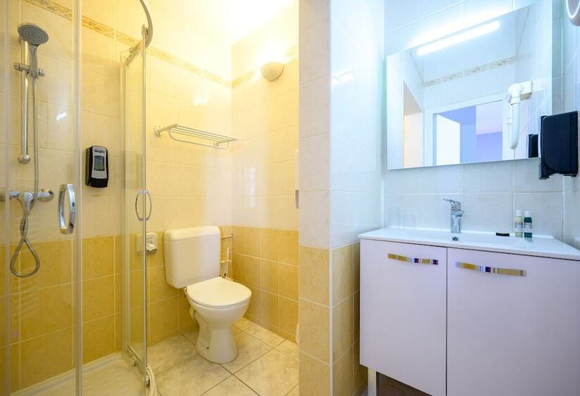 Четырехместный Номер Стандарт, Hôtel Le Peu Breton