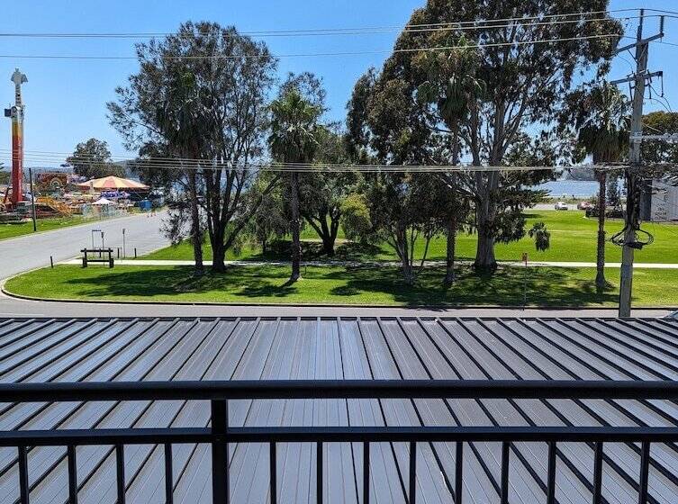 Апартаменты 4 Спальни, Araluen Motor Lodge