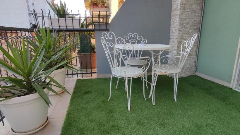 اتاق استاندارد چهار تخته, Giambattista House Bari