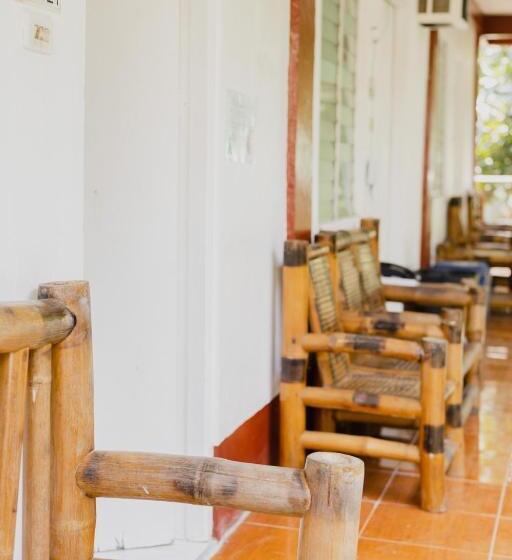 스탠다드 트리플 룸 가든 전망, Puerto Galera Hostel