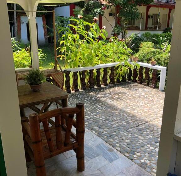 침실 2개 주택, Puerto Galera Hostel