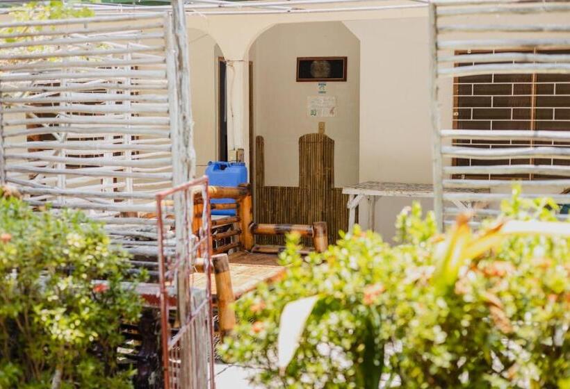 침실 2개 주택, Puerto Galera Hostel