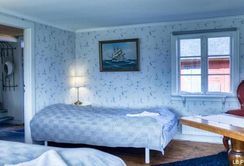 Номер Стандарт Четырехместный Совместный Санузел, Apelviksgården B&b