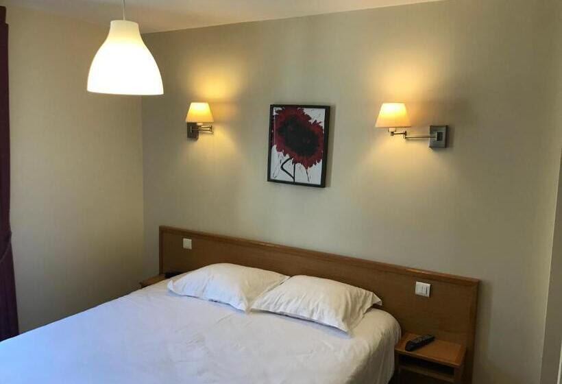 Номер Стандарт с Балконом, Logis Auberge De La Fontaine
