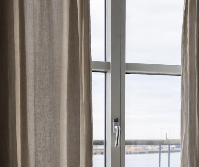 اتاق سوپریور با چشم‌انداز دریا, Maritim Hotell & Krog