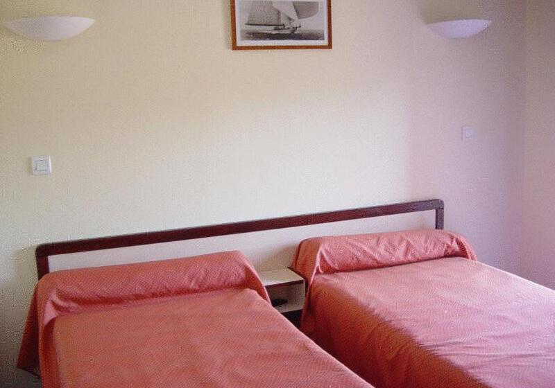 Номер Стандарт, Home Du Buisson Hôtel Des Familles