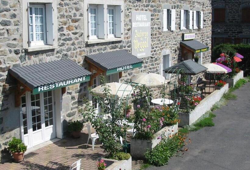 Четырехместный Номер Стандарт, Auberge Du Meygal