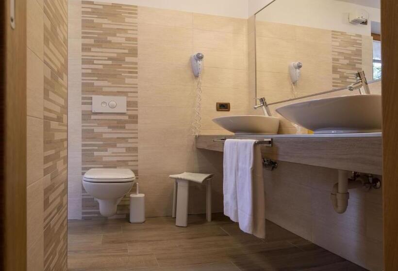חדר דלוקס לארבעה, Berg Hotel Latemar Spitze
