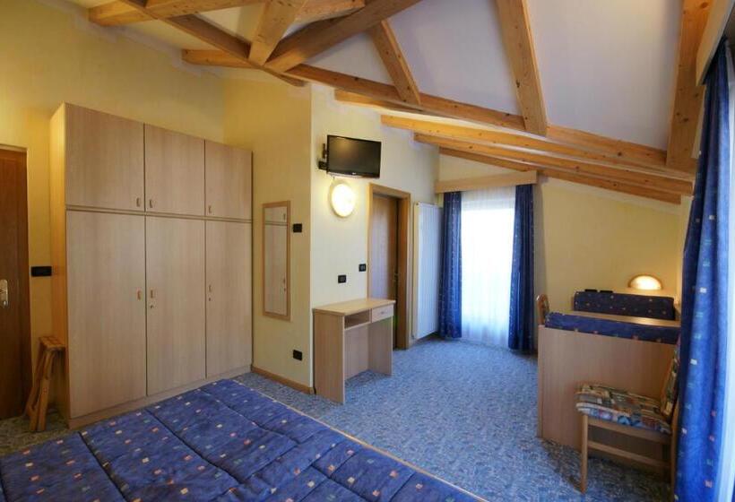 חדר סטנדרט לשלושה, Berg Hotel Latemar Spitze
