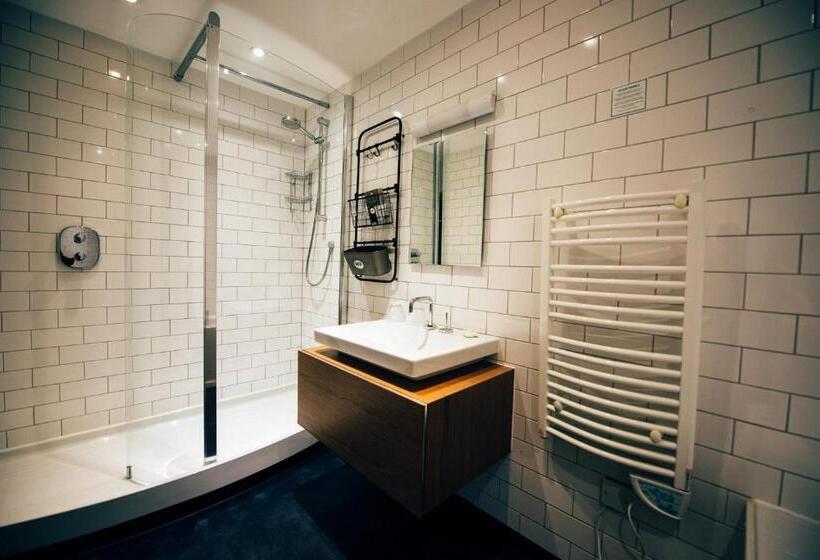 Quarto Estandar, Kings Arms