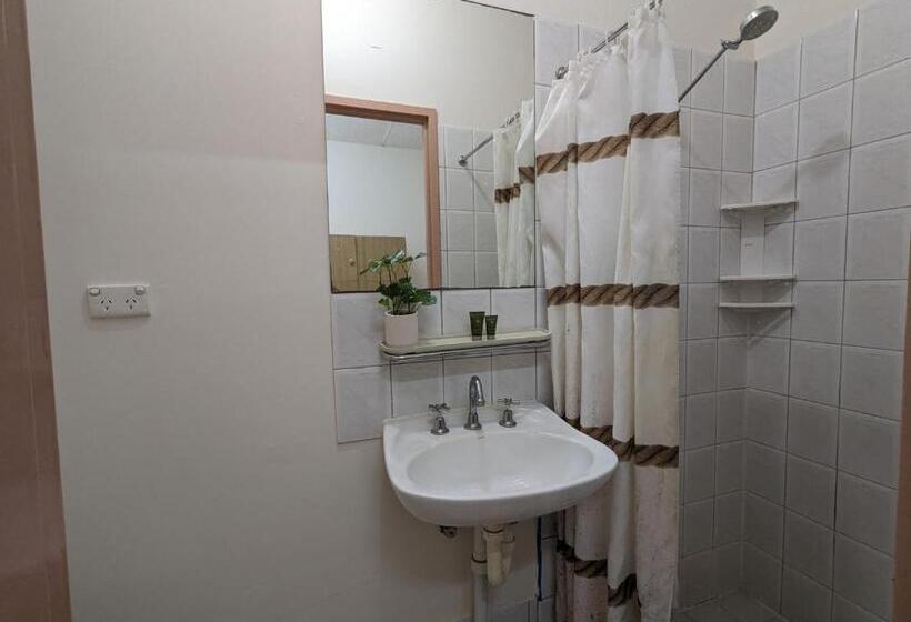 Quarto Economy, Studio 19 Wright Lodge