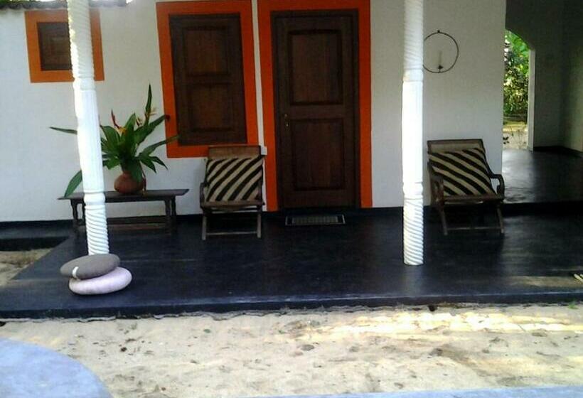 Номер Стандарт Трехместный, Shehani Beach Bungalow