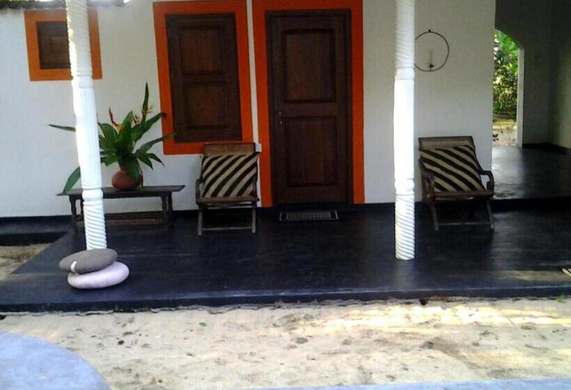 Номер Стандарт с Балконом, Shehani Beach Bungalow