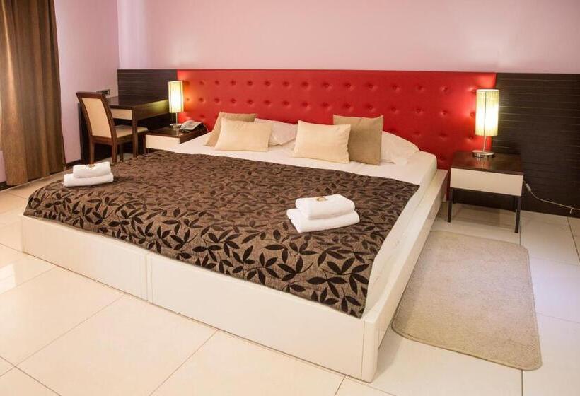 Standard Triple Room, Garni Boutique Hotel Arta