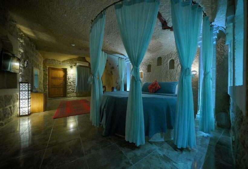 Люкс, Holiday Cave