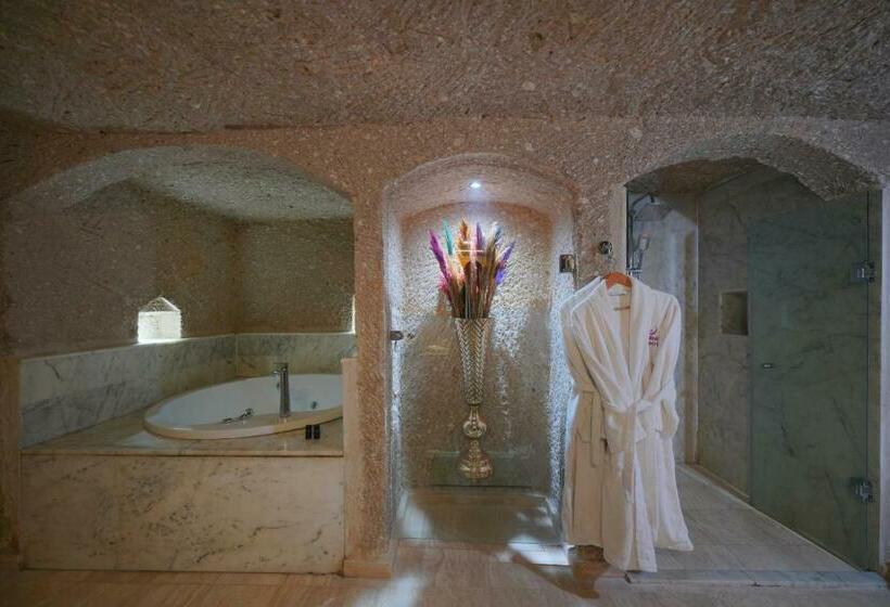 Люкс, Holiday Cave