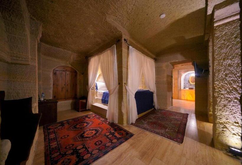 Полулюкс, Holiday Cave