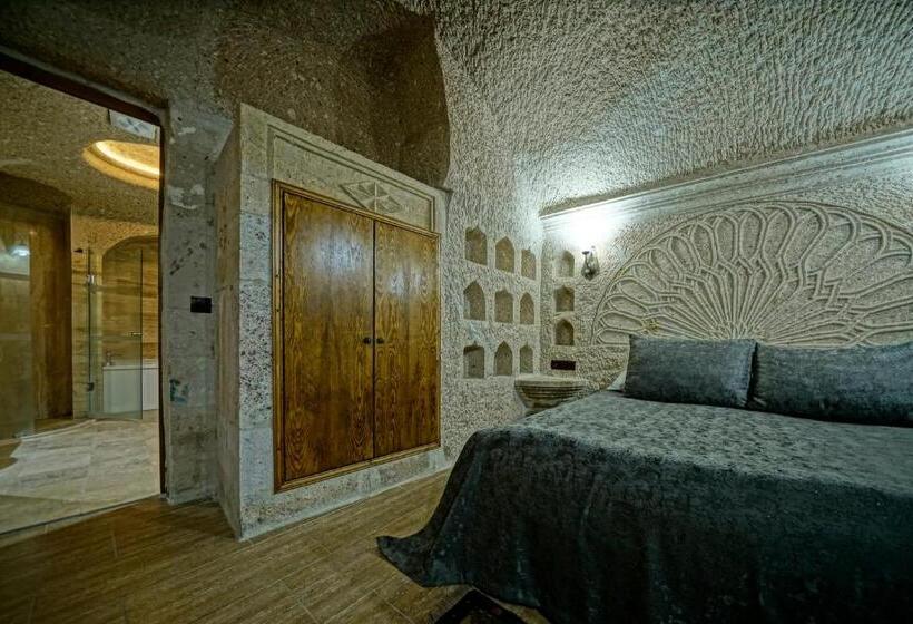 Полулюкс, Holiday Cave