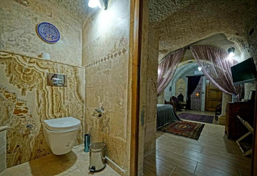 Полулюкс, Holiday Cave