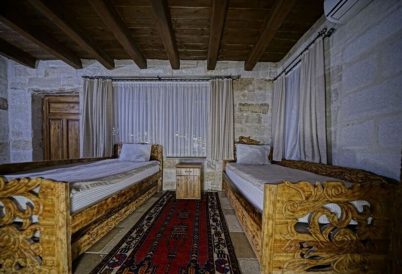 Семейный Номер, Holiday Cave