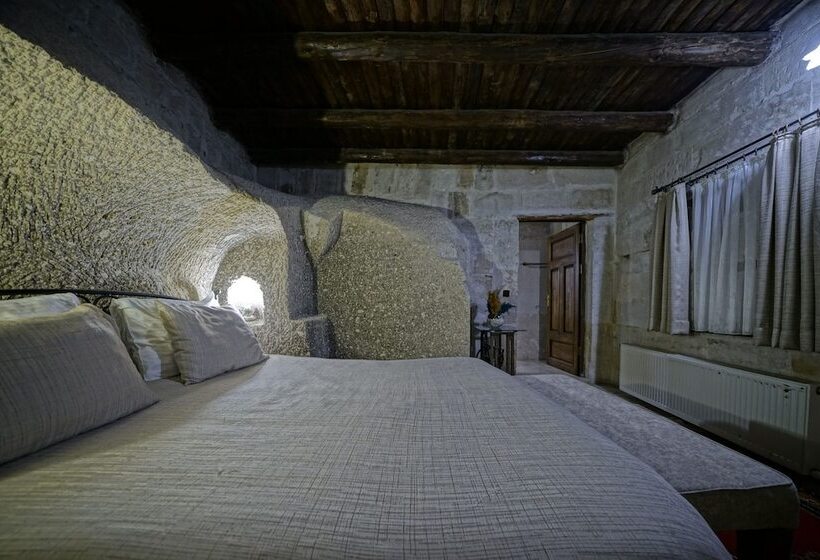Семейный Номер, Holiday Cave
