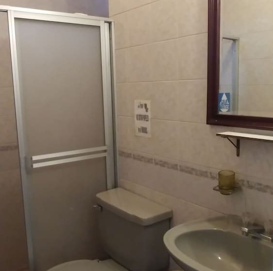 חדר סטנדרט לשלושה, Hostal Quito Cultural