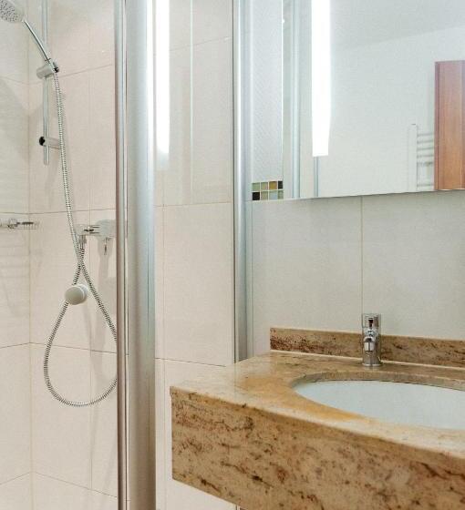 اتاق استاندارد چهار تخته, Arthotel Ana Gold