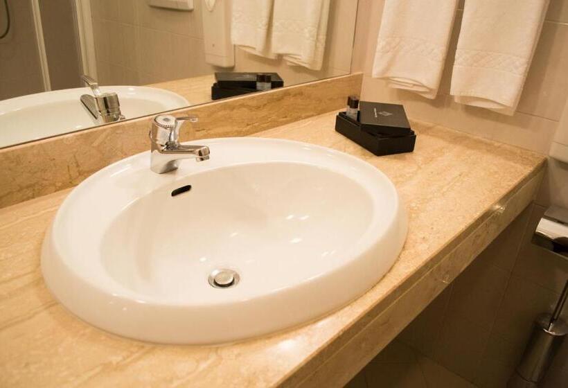 اتاق استاندارد چهار تخته, Comtes De Challant Albergo Etico Valle D Aosta