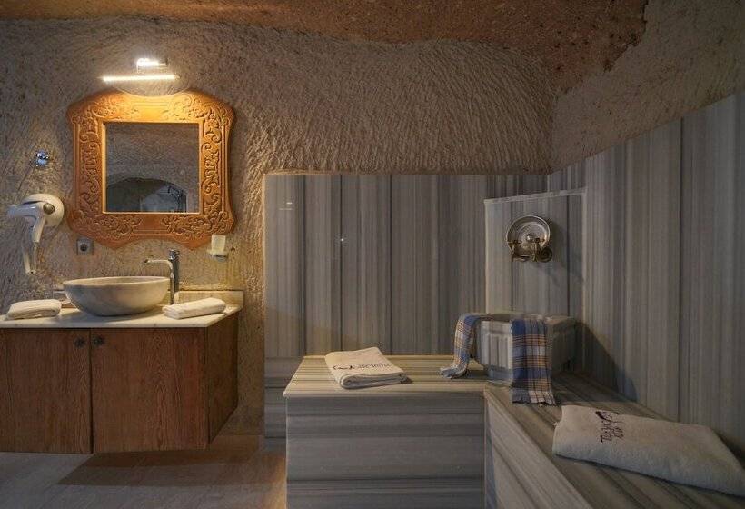 Люкс, Holiday Cave