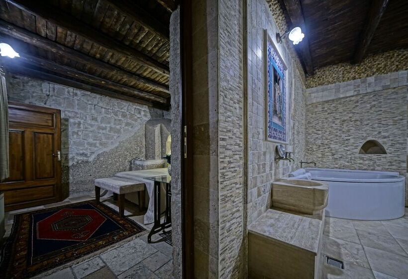 Семейный Номер, Holiday Cave