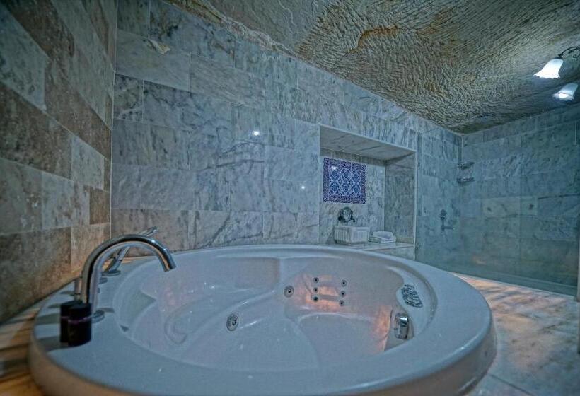 Люкс, Holiday Cave