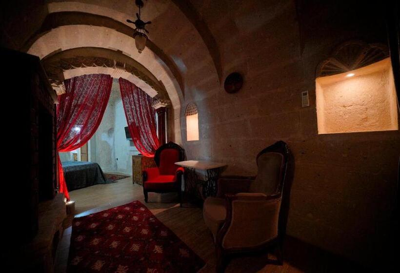 Полулюкс, Holiday Cave