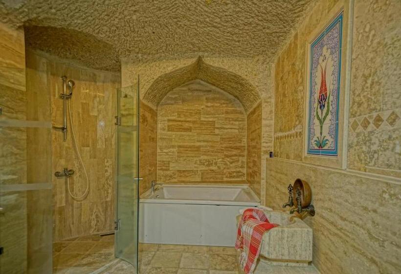 Полулюкс, Holiday Cave