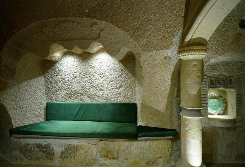 Люкс, Holiday Cave