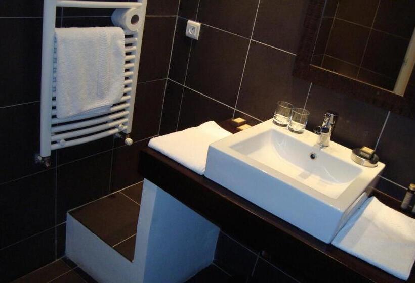 Номер Стандарт, Hôtel De Mirmande