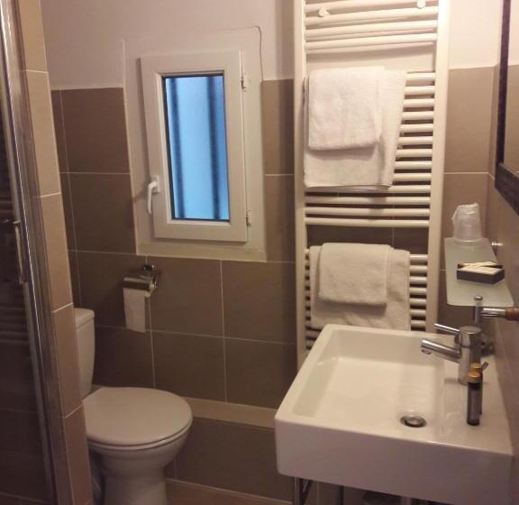 Номер Стандарт, Hôtel De Mirmande