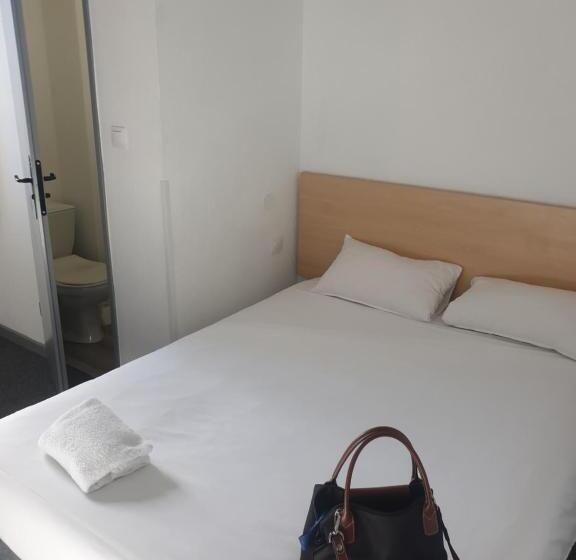 バス共有のスタンダードルーム, Fasthotel Montpellier Ouest   Un Hôtel Fh Classic