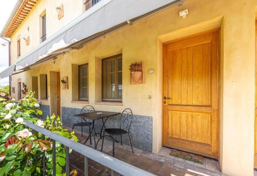 Quarto Triplo Standard com Balcão, Agriturismo Il Segreto Di Pietrafitta